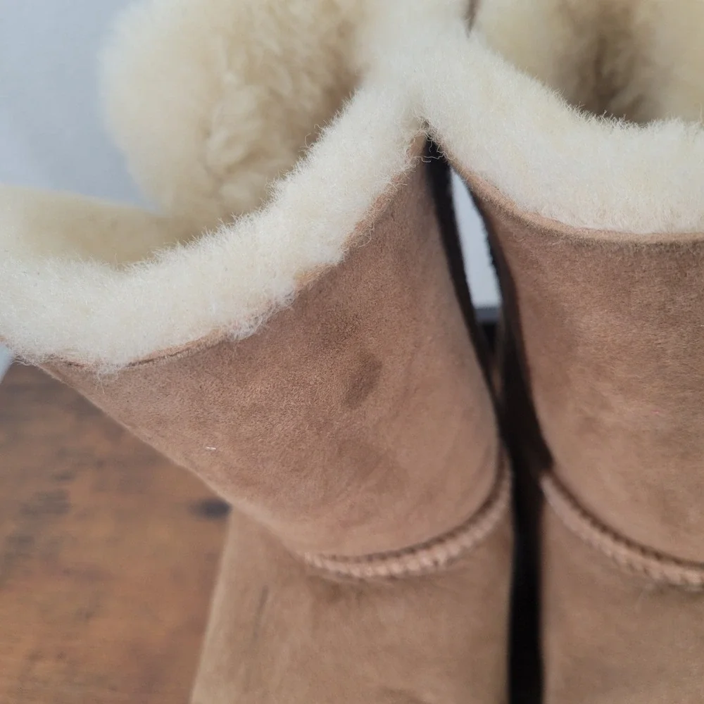 UGG Bailey Button Boots Kids Size 3 Chestnut Brown Suede Shearling 1017400K